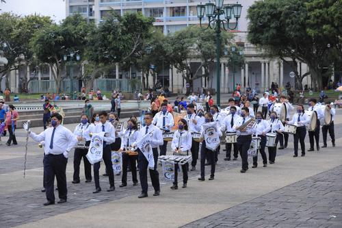 Independencia, bandas escolares, desfile estudiantil, festividades patrias, 03