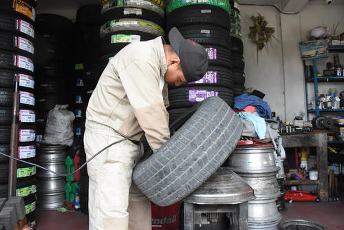 Estar atentos a las señales de desgaste es esencial para la seguridad vial. (Foto: Erick Colop/Colaborador)