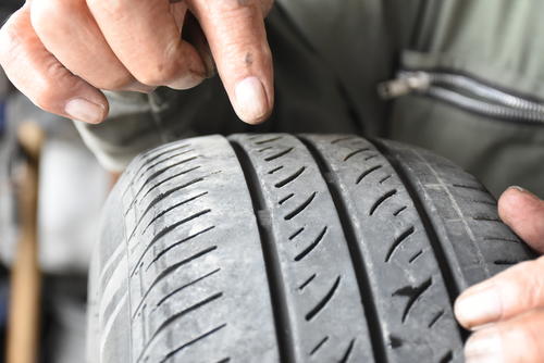 Las llantas tienen indicadores que ayudan a saber cuando hay que cambiarlas. (Foto: Erick Colop/Colaborador)
