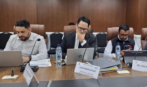 El viceministro Josué Ricart detalló los montos desembolsados por las principales unidades a cargo de la infraestructura vial. (Foto: Bancada VOS)
