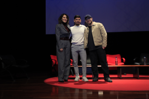 Moreno junto a Ernesto Abrego (codirector) y Diego Contreras (director), durante la presentación del cortometraje. (Foto: Archivo)