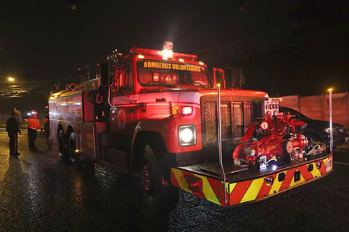 El incendió fue en una vivienda ubicada en una zona residencial de la zona 16. (Foto: Bomberos Voluntarios) 