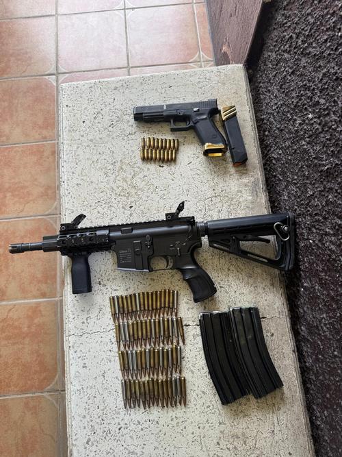Entre lo incautado, se encuentran armas de fuego y municiones. (Foto: PNC)