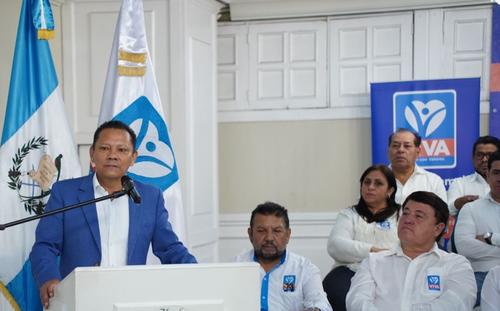 El expresidenciable Armando Castillo dio la bienvenida a la exministra de Comunicaciones Jazmín de la Vega. (Foto: Cortesía)
