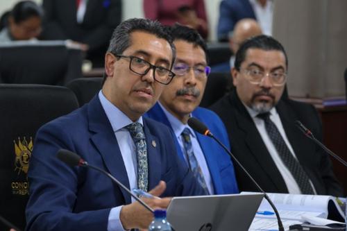 En una visita reciente al Congreso, el ministro de Finanzas, Jonathan Menkos, explicó a diputados cómo va la ejecución presupuestaria este año. (Foto: Minfin)