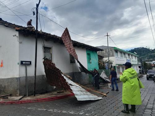 Techos destruidos por las fuertes lluvias. (Foto: Conred)