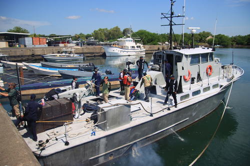 El guardacostas Azumanche fue el elegido para apoyar en la liberación del león marino. (Foto: Byron René García Quiroa)