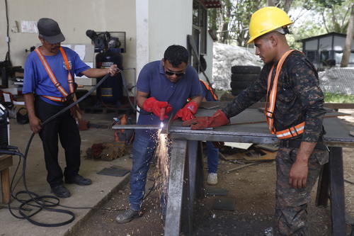 Se ha brindado trabajo a varias comunidades del sector. (Foto: Jorge Senté)