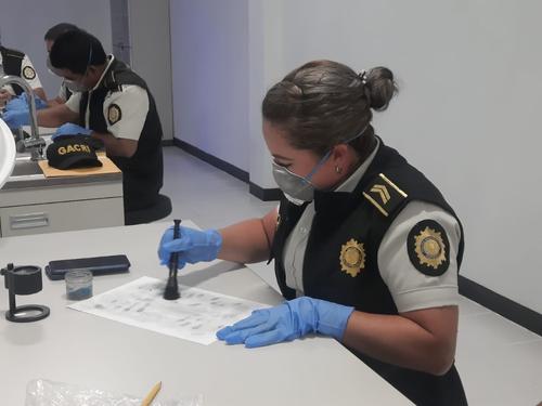 La marca que deja la huella de un dedo es suficiente para llegar hasta aquel o aquellos que hayan participado en el hecho. (Foto: Archivo)