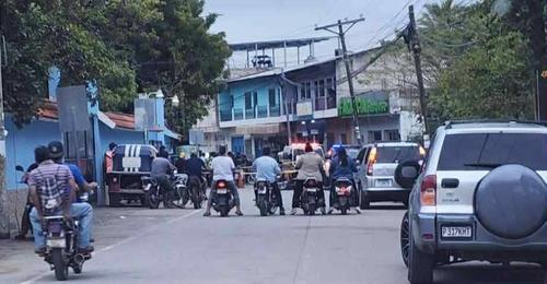 La víctima fue atacada frente al Hospital Nacional de Guastatoya. (Foto: redes sociales)