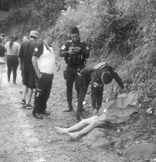 Los bomberos fueron notificados sobre una persona desmayada, pero al llegar confirmaron que ya no contaba con signos vitales. (Foto: Bomberos Voluntarios)