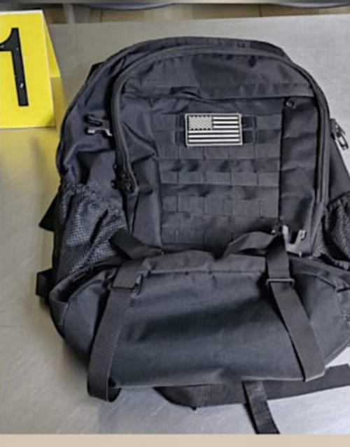 El arma cargada iba escondida de dentro de esta mochila, como equipaje de mano. (Foto: Jorge Sente/Nuestro Diario) 
