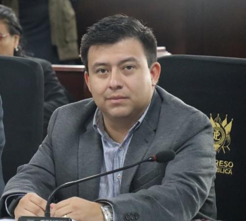 Adim Maldonado lidera una facción de la UNE que se desmarcó del liderazgo de Sandra Torres. Tras ser expulsado de ese partido, fue declarado independiente, junto con otros de sus compañeros. (Foto: Congreso)