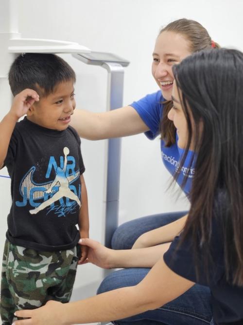 Es indispensable llevar DPI para mayores de edad y certificado de nacimiento para menores. (Foto: cortesía Operación Sonrisa)