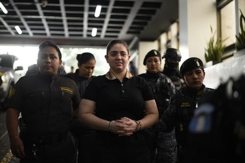 Por esta ocasión, María Fernanda Bonilla ingresó sin chaleco antibalas a Tribunales. (Foto: Wilder López/Soy502)