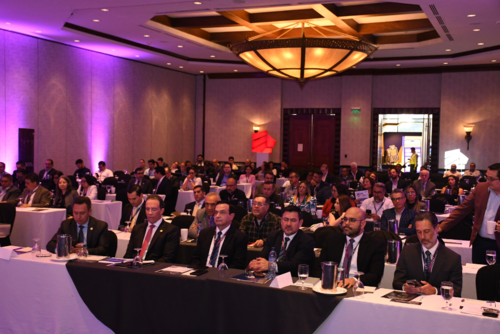 Autoridades y representantes del sector financiero y empresarial durante la convención. (Foto: José Luis Pos/Colaboración)