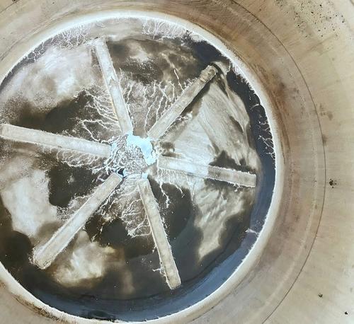 El Rotoplas acumula lodo o sedimento en el fondo. (Foto: cortesía Celso Ramírez)