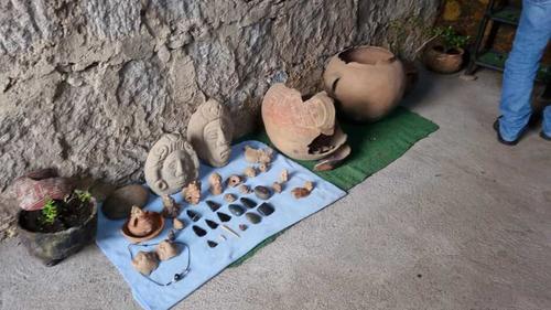 Fragmentos del pasado tz’utujil se exhiben para el público visitante. (Foto: Alfonso Guárquez/Colaborador)