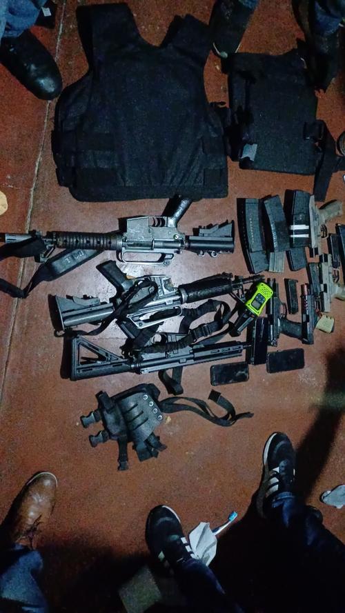 También fueron incautados chalecos antibalas. (Foto: PNC)