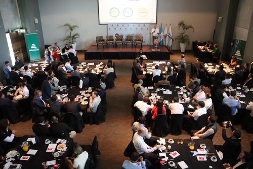 Los asistentes a la presentación del informe pudieron obtener de primera mano las últimas tendencias de la demanda y oferta de vivienda en el país. (Foto: CGC/Soy502)
