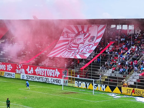 La porra la 12 le pone el color al estadio en cada encuentro de las serpientes de Coatepeque. (Foto: cortesía Deportivo Coatepeque FC)