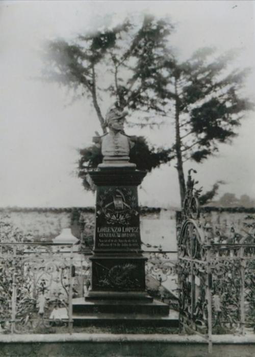 Tumba de Lorenzo López a finales del siglo XIX. (Foto: Josué Ardeano/Colaborador)