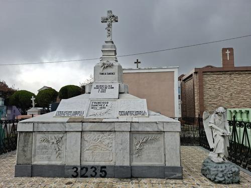 Los mausoleos son una obra de arte en el cementerio de San Marcos. (Foto: Josué Ardeano/Colaborador)
