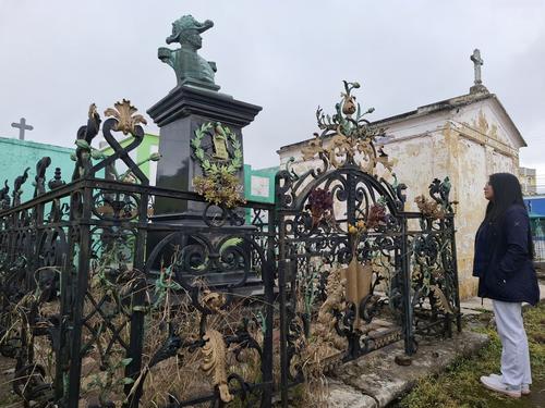 La tumba del general Lorenzo López tiene hierro forjado y mármol de Carrara. (Foto: Josué Ardeano/Colaborador)