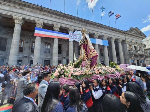 La imagen salió de la Catedral Metropolitana de Los Altos y recorrió el Centro Histórico de Quetzaltenango. (Foto: Oswaldo Cop/Colaborador)