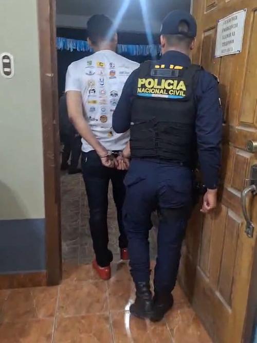 Tras el ataque el capturado obligó bajo amenazas al piloto de un cabezal a seguir su marcha para intentar escapar. (Foto: PNC)