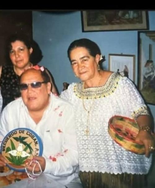 Nana Winter junto al cantante Leo Dan durante su visita a Guatemala en 2007. (Foto: Irma Tzi/Colaboradora)