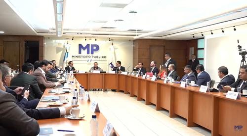 La mayoría de jefes de bloque acudió a la reunión convocada por la fiscal general, Consuelo Porras. (Foto: Captura de video)