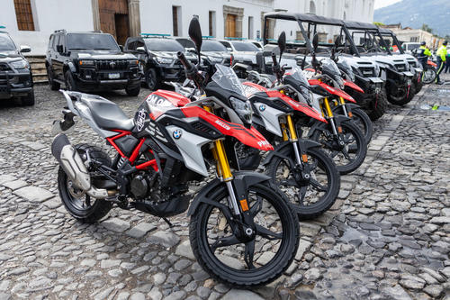 Antigua Guatemala, acto de graduación, agentes de la Policía Municipal, Policía Municipal de Tránsito, alcalde, Guatemala, Soy502