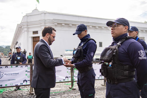 Antigua Guatemala, acto de graduación, agentes de la Policía Municipal, Policía Municipal de Tránsito, alcalde, Guatemala, Soy502