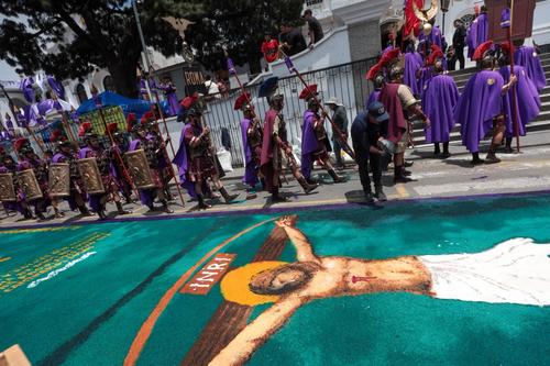 Las alfombras llenaron de color las calles del municipio. (Foto: Oscar Rivas/Colaborador)