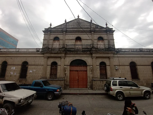 As&iacute; luce por fuera el Teatro Municipal de Huehuetenango Jos&eacute; Ernesto Monz&oacute;n Reyna. (Foto: Jos&eacute; G&oacute;mez/Colaborador)