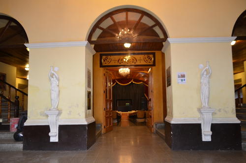 Entrada principal del Teatro Jos&eacute; Ernesto Monz&oacute;n. (Foto: Jos&eacute; G&oacute;mez/Colaborador)