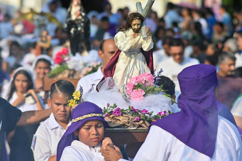 La solemne procesi&oacute;n infantil recorri&oacute; el casco urbano. (Foto: &Aacute;ngel Revolorio/Colaborador)