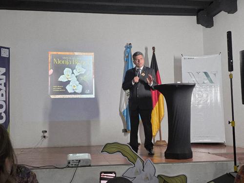 Ha participado como conferencista en m&aacute;s de 500 eventos cient&iacute;ficos. (Foto: FB de Fredy Archila)