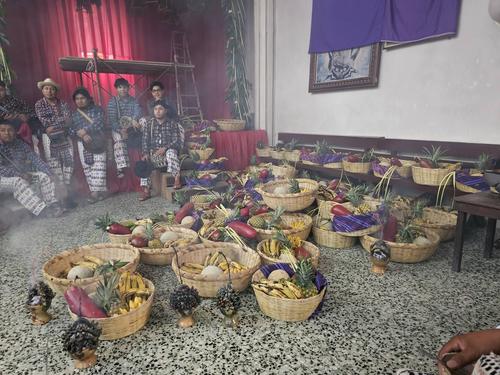 Estos frutos ser&aacute;n utilizados por las hermandades y comisiones para la elaboraci&oacute;n y el adorno de los monumentos y altares. (Foto: Pedro Sicajau/Colaborador)