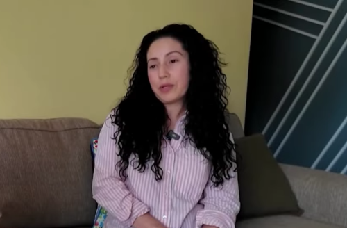 La guatemalteca acudi&oacute; a un medio de comunicaci&oacute;n para dar con el paradero de su hija. (Foto: Univis&oacute;n+)