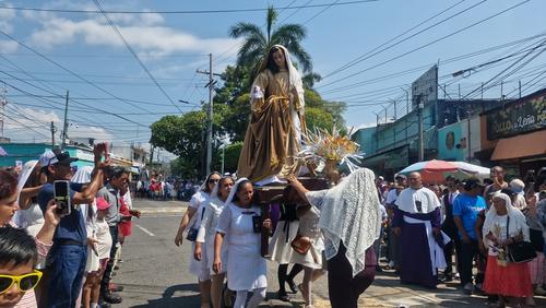 Las mujeres tambi&eacute;n se involucraron en el recorrido. (Foto: Jorge Morales/Colaborador)