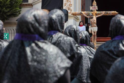 Fieles creyentes ya se encuentran en el Centro Hist&oacute;rico. (Foto: Oscar Rivas/Colaborador)