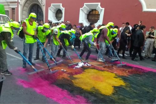 Las actividades de Semana Santa son atendidas por equipos de limpieza municipal. (Foto: Municipalidad de Guatemala / Soy502)