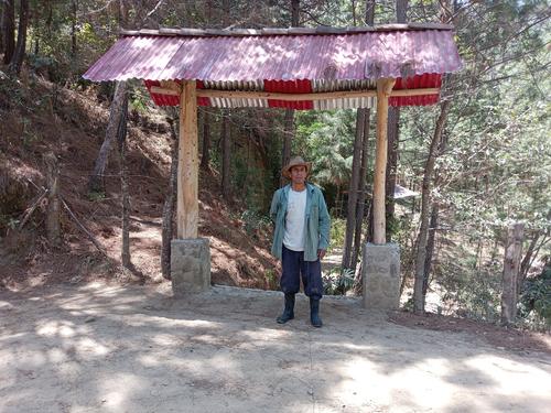 Carlos Cuxil es el propietario y guardi&aacute;n del recinto. (Foto: Carlos Sotz/Colaborador)