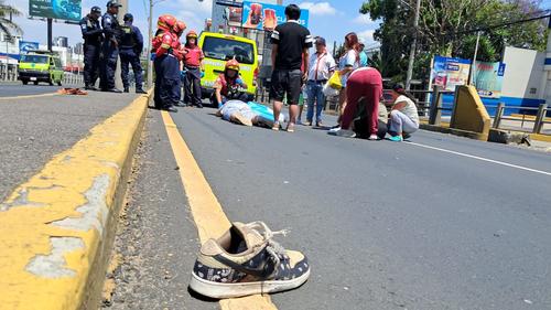 Los familiares de la v&iacute;ctima se hicieron presentes tras la tragedia. (Foto: Bomberos Municipales)