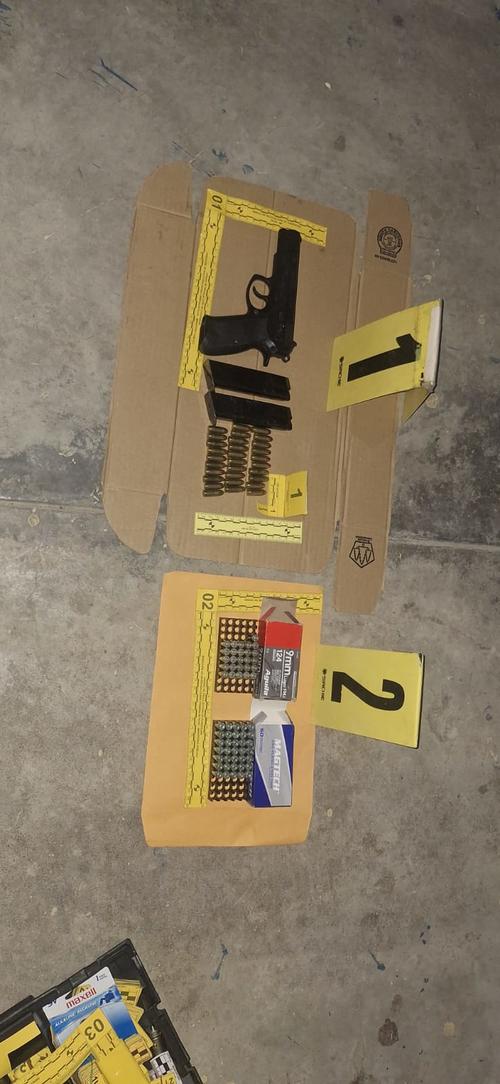 Pretend&iacute;an atacar a los agentes de la PNC cuando fueron descubiertos.  (Foto: PNC) 