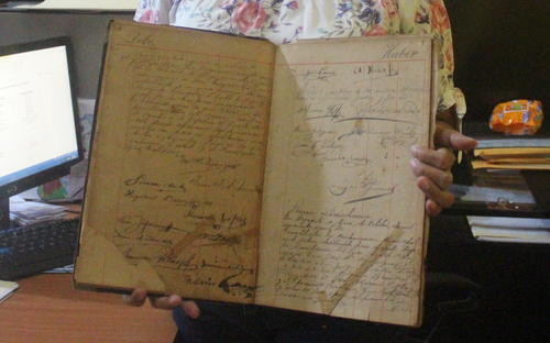 Este es el libro donde est&aacute; inscrita la toma de posesi&oacute;n del primer alcalde, en 1922. (Foto: Archivo)