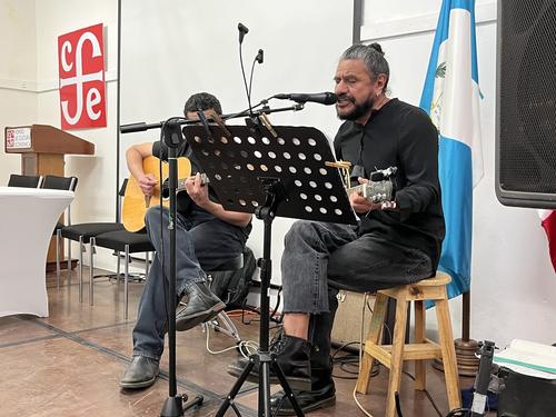 Las letras del cantautor abordan temas como la cr&iacute;tica social, el amor, la iron&iacute;a y la vida cotidiana. (Foto: Sandra Sebasti&aacute;n/Colaboradora)