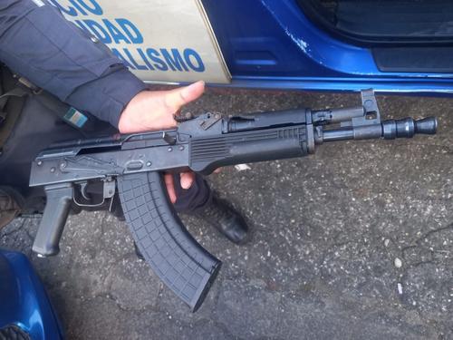Un fusil fue incautado con el que se presume atacaron a los oficiales. (Foto: PNC)